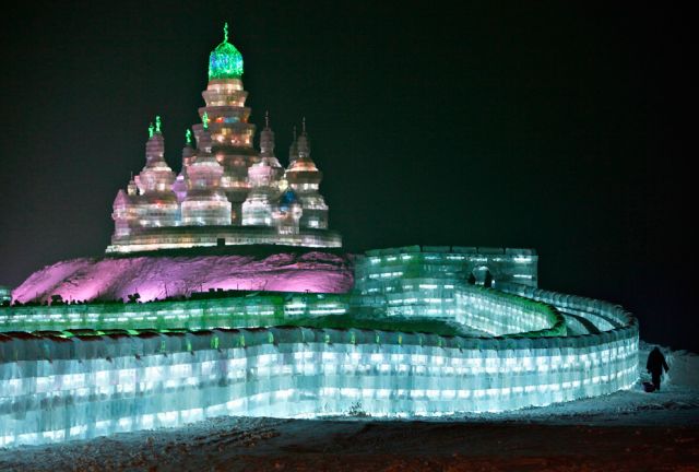Amazing Ice and Snow Sculpture Festival (49 pics)
