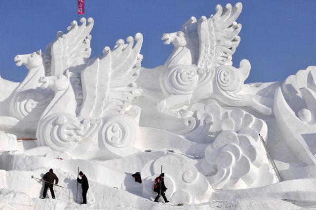 Amazing Ice and Snow Sculpture Festival (49 pics)
