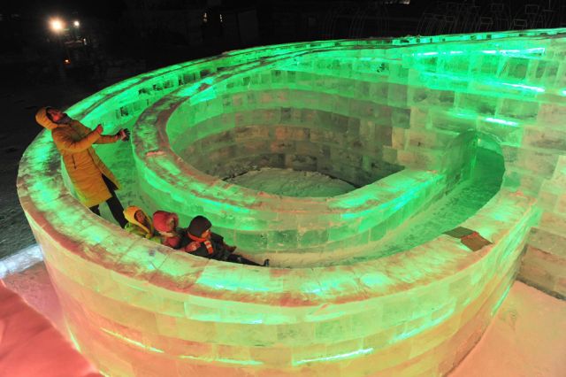 Amazing Ice and Snow Sculpture Festival (49 pics)