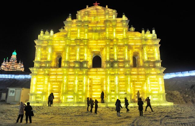 Amazing Ice and Snow Sculpture Festival (49 pics)