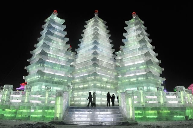 Amazing Ice and Snow Sculpture Festival (49 pics)