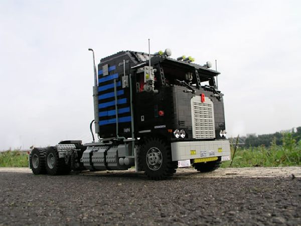 Real Looking Lego Trucks (15 pics)
