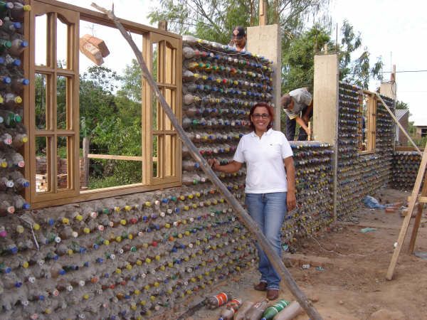 Incredible Bottle House (40 pics)