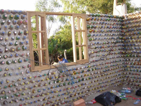 Incredible Bottle House (40 pics)