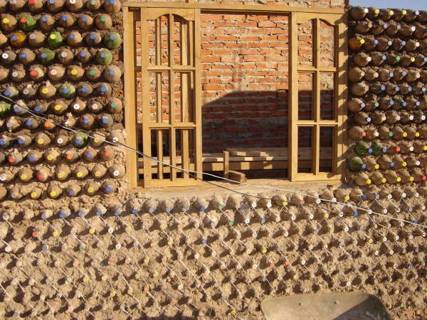 Incredible Bottle House (40 pics)