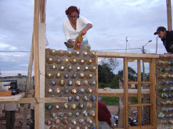 Incredible Bottle House (40 pics)