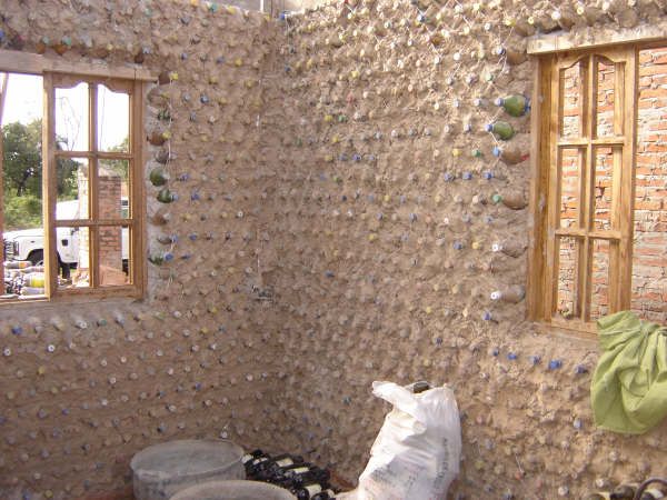 Incredible Bottle House (40 pics)