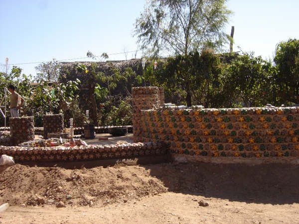 Incredible Bottle House (40 pics)