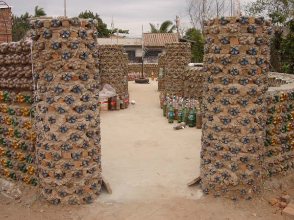 Incredible Bottle House (40 pics)