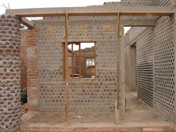 Incredible Bottle House (40 pics)