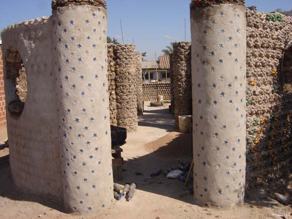 Incredible Bottle House (40 pics)