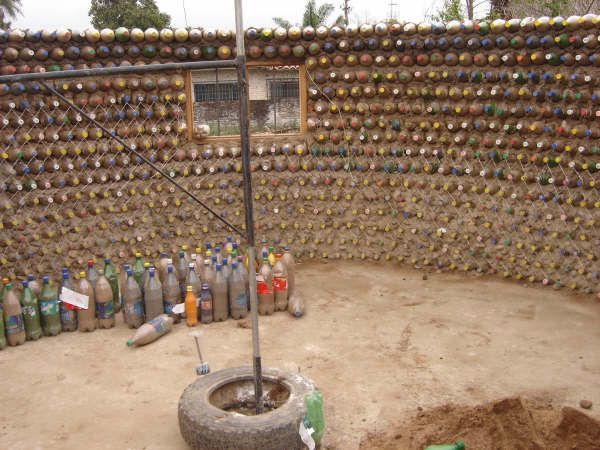 Incredible Bottle House (40 pics)