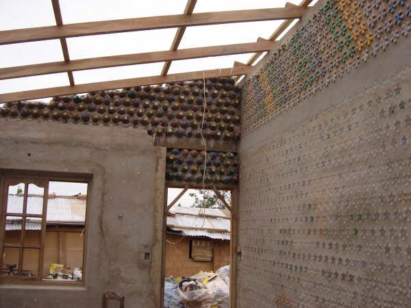 Incredible Bottle House (40 pics)
