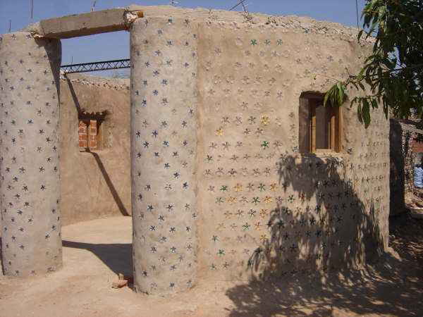 Incredible Bottle House (40 pics)