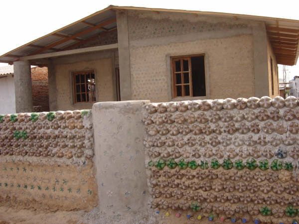 Incredible Bottle House (40 pics)