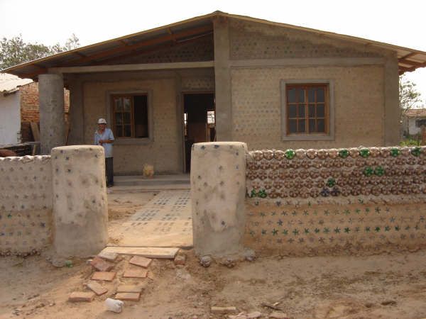 Incredible Bottle House (40 pics)