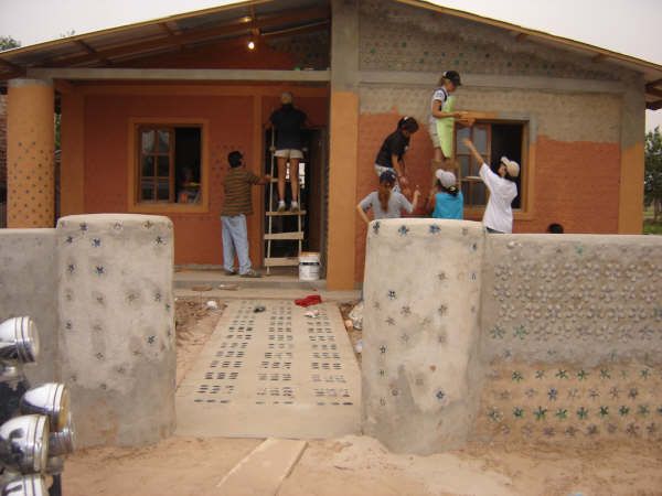 Incredible Bottle House (40 pics)