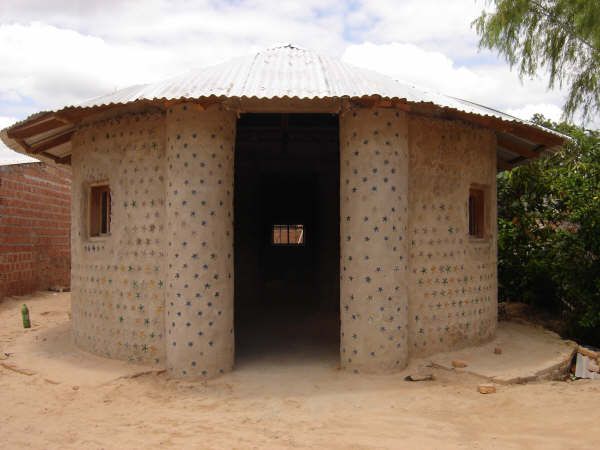 Incredible Bottle House (40 pics)