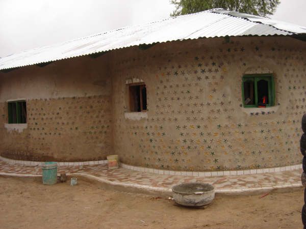 Incredible Bottle House (40 pics)