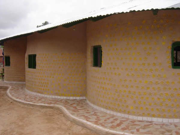 Incredible Bottle House (40 pics)