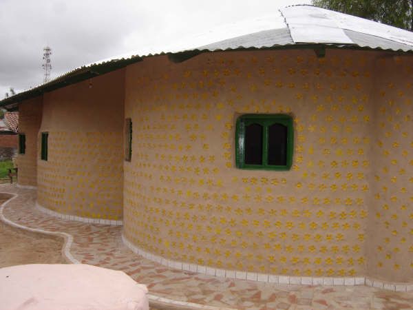 Incredible Bottle House (40 pics)