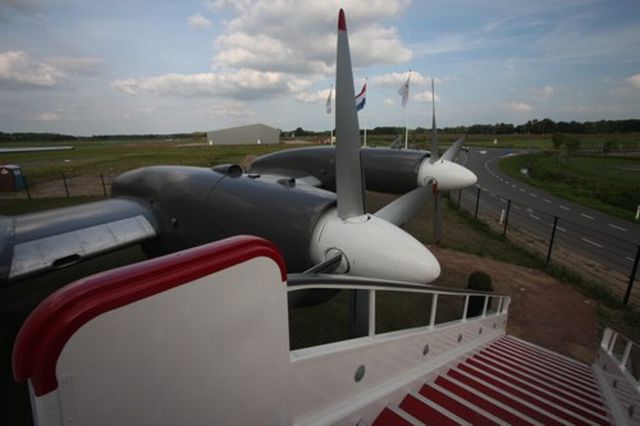 Cold War Aircraft Turned into Luxury Hotel Suite (16 pics)