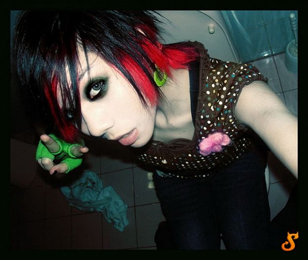 Do Emo Girls Appeal You? (75 pics)
