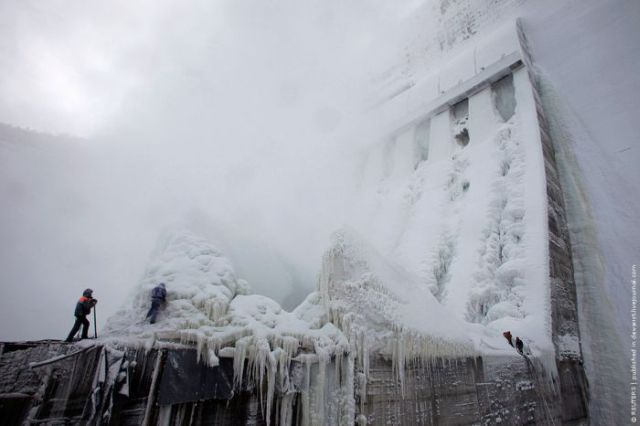 Is It an Iceberg or a Power Plant? (18 pics)