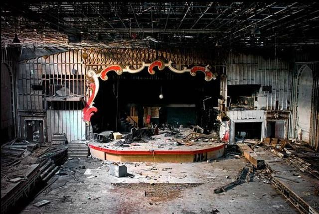 No Glamour but Dumped Theatres (36 pics)