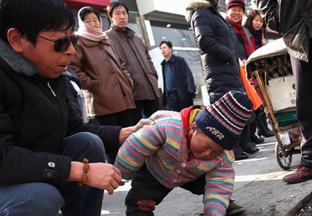 Keeping a Child Safe (4 pics)
