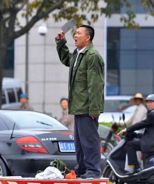 A Man With A Message (10 pics)