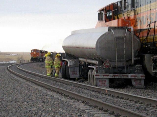 Trains Always Win (12 pics)