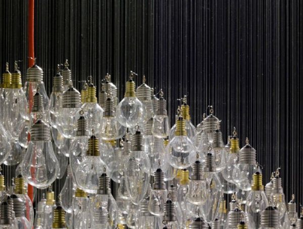 Great Light Bulb Chandelier (7 pics)