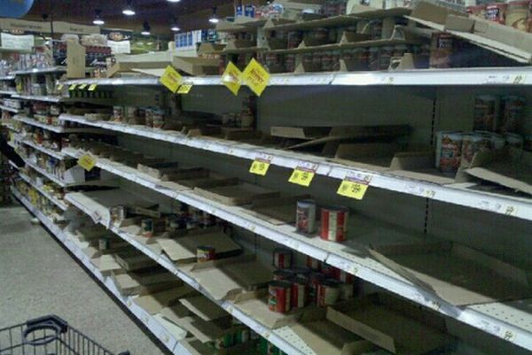 It’s Going To Snow, Let’s Panic (5 pics)