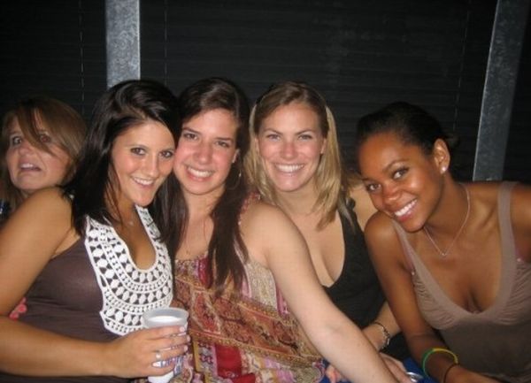 Photobombs Of Girls (46 pics)