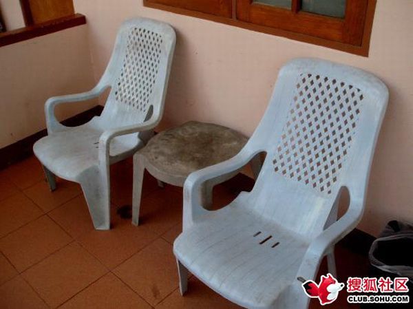 Hotel From Hell (10 pics)