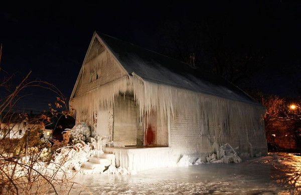 Ice House (9 pics)