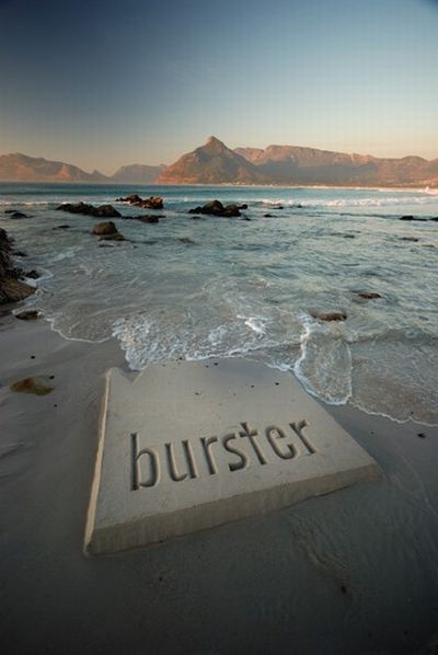Beautiful Calligraphy Art on the Sand (32 pics)