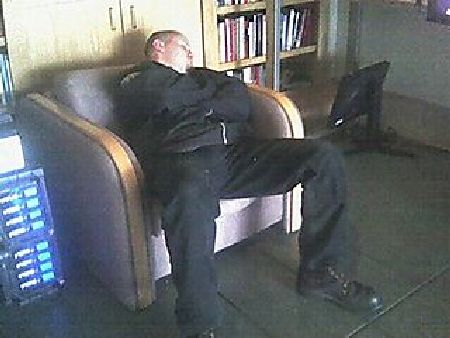 Cops and Guards Are Having a Nap (23 pics)