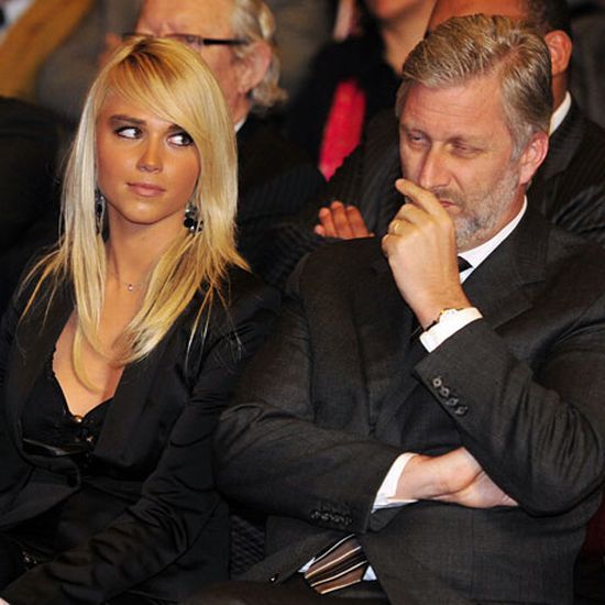 Why Is She Looking At Him Like This? (8 pics)