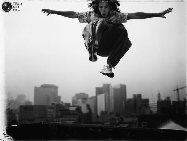 Cool Black and White Parkour Pictures (12 pics)