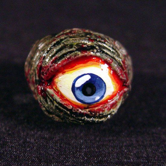 Creepy Bijou (15 pics)