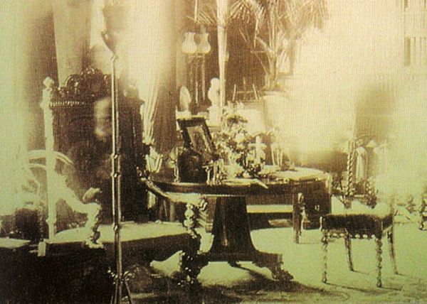 The Best of Ghost Pictures (26 pics + text)