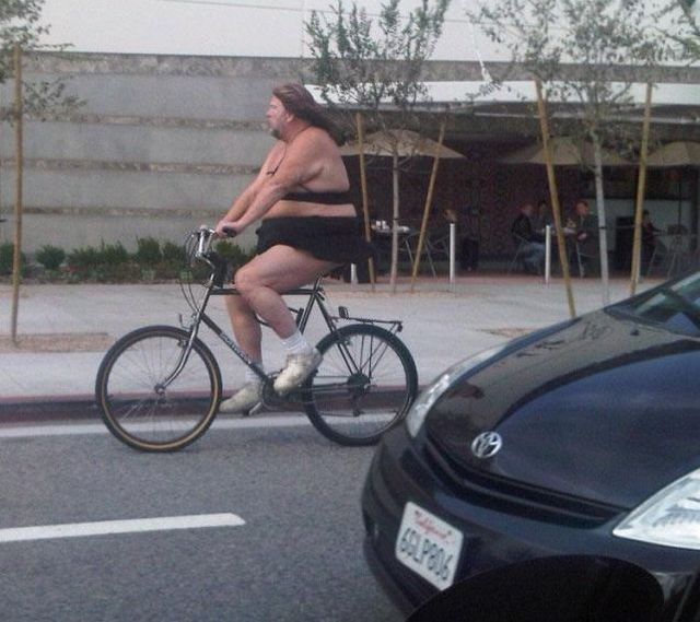 WTF Dude of the Day (6 pics)