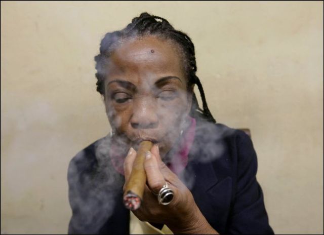 Manufacture of Cuban Cohiba Cigars (18 pics)