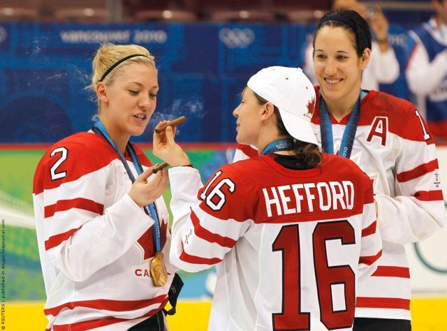 Rowdy Hockey Players (34 pics)