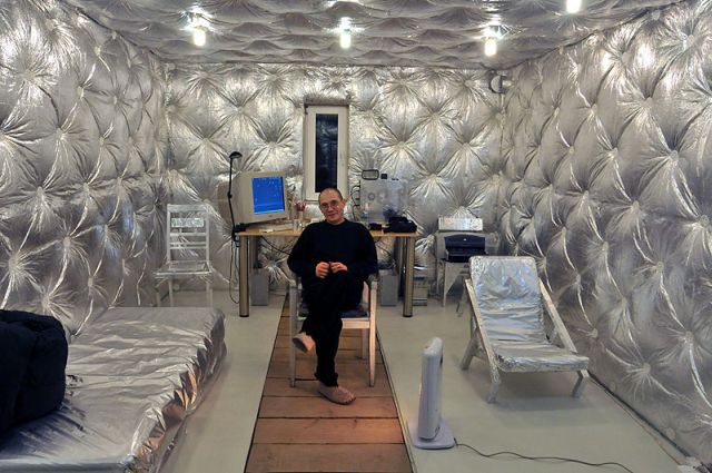 Russians Know What Glamour Foil Life Is! (18 pics)