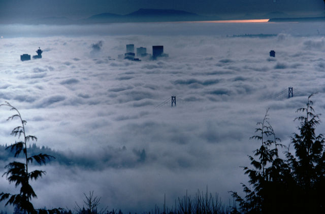 Skyscrapers Piercing the Clouds (23 pics)