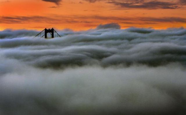 Skyscrapers Piercing the Clouds (23 pics)