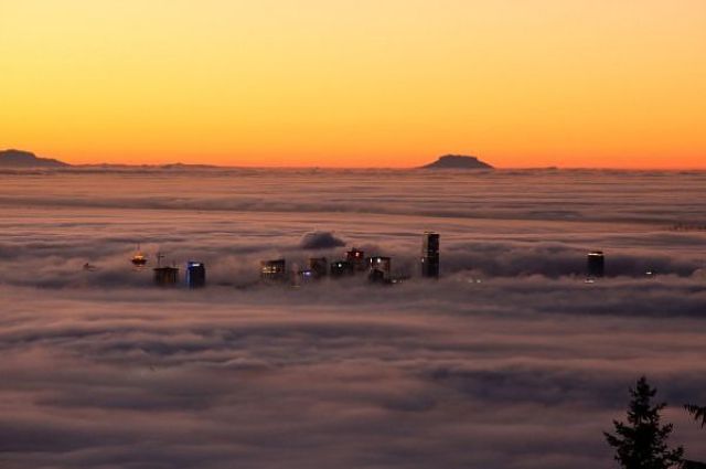 Skyscrapers Piercing the Clouds (23 pics)